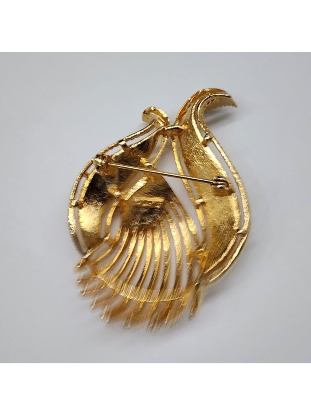 Vintage Lisner Brooch Gold Tone Modernist Abstract Leaf Pin - Picture 8 of 9